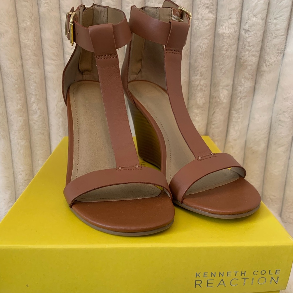 Kenneth Cole T strap wedge sandals